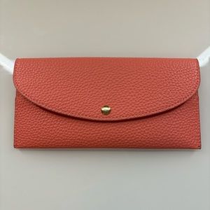 Coral Clutch